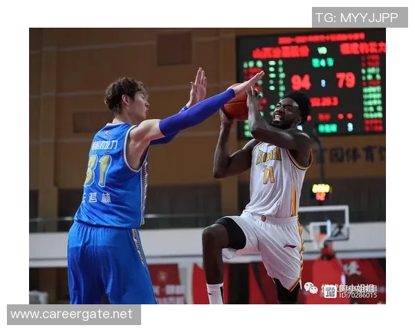 深圳羽毛球队在挑战赛中以66分稳居积分榜首位展现强劲实力