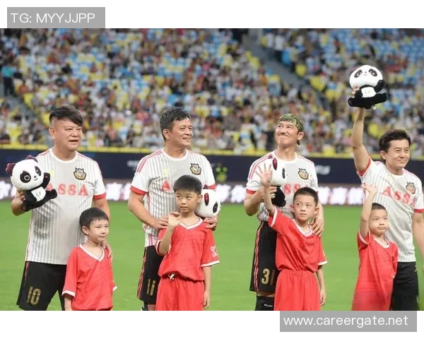 足球场上的拳头之争打架频繁的明星球员盘点与分析