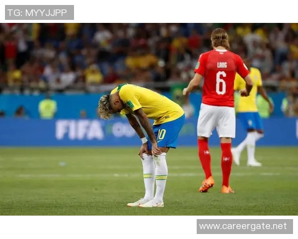 足球明星后卫精彩瞬间集锦展现顶尖防守艺术与荣耀时刻 足球明星后卫精彩瞬间集锦展现顶尖防守艺术与荣耀时刻